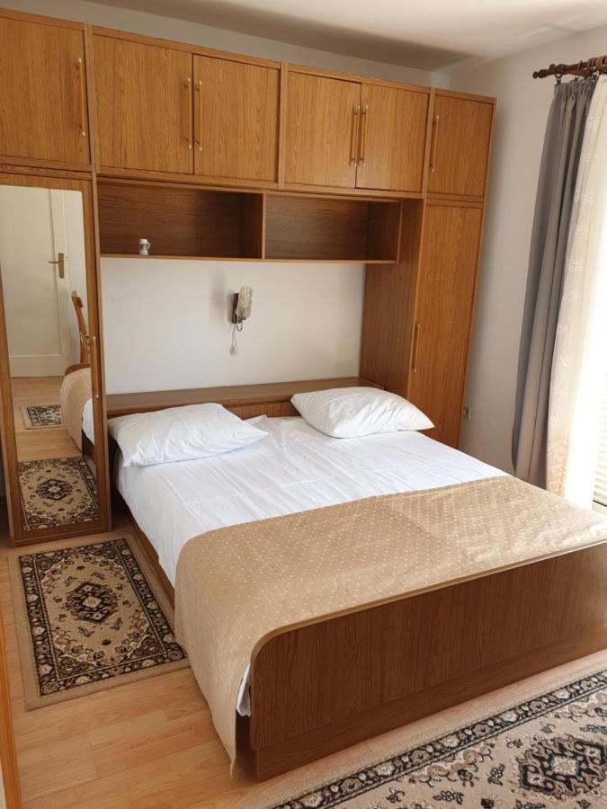 Apartmani I Sobe Jusic Rab Town Ngoại thất bức ảnh