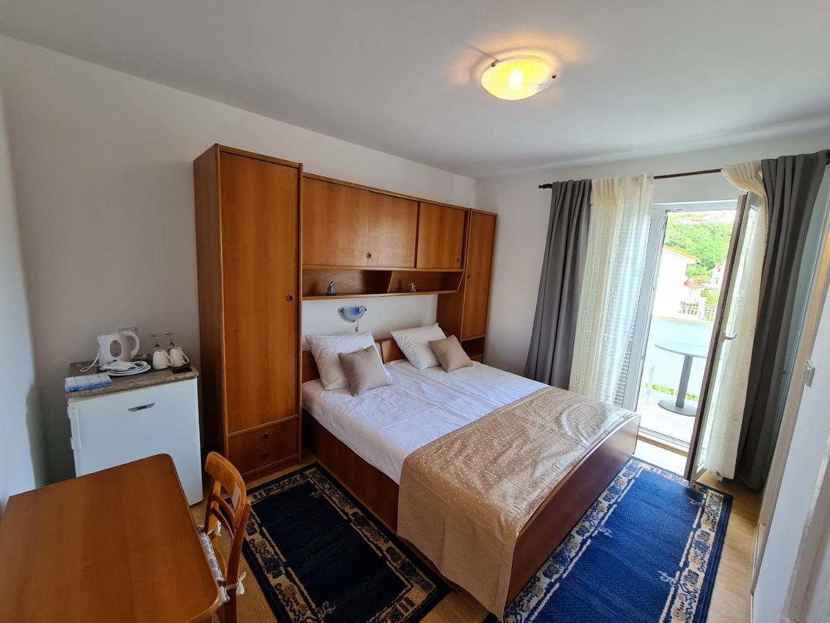 Apartmani I Sobe Jusic Rab Town Ngoại thất bức ảnh